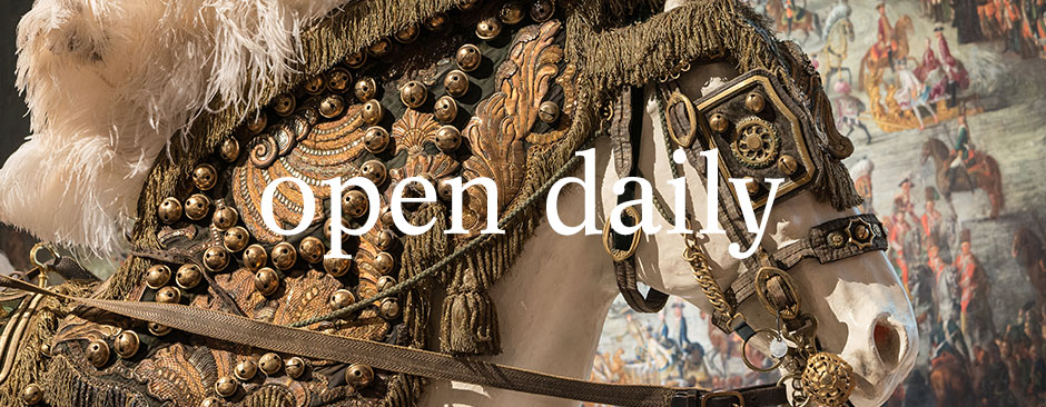 Banner 4 - &quot;open daily&quot;